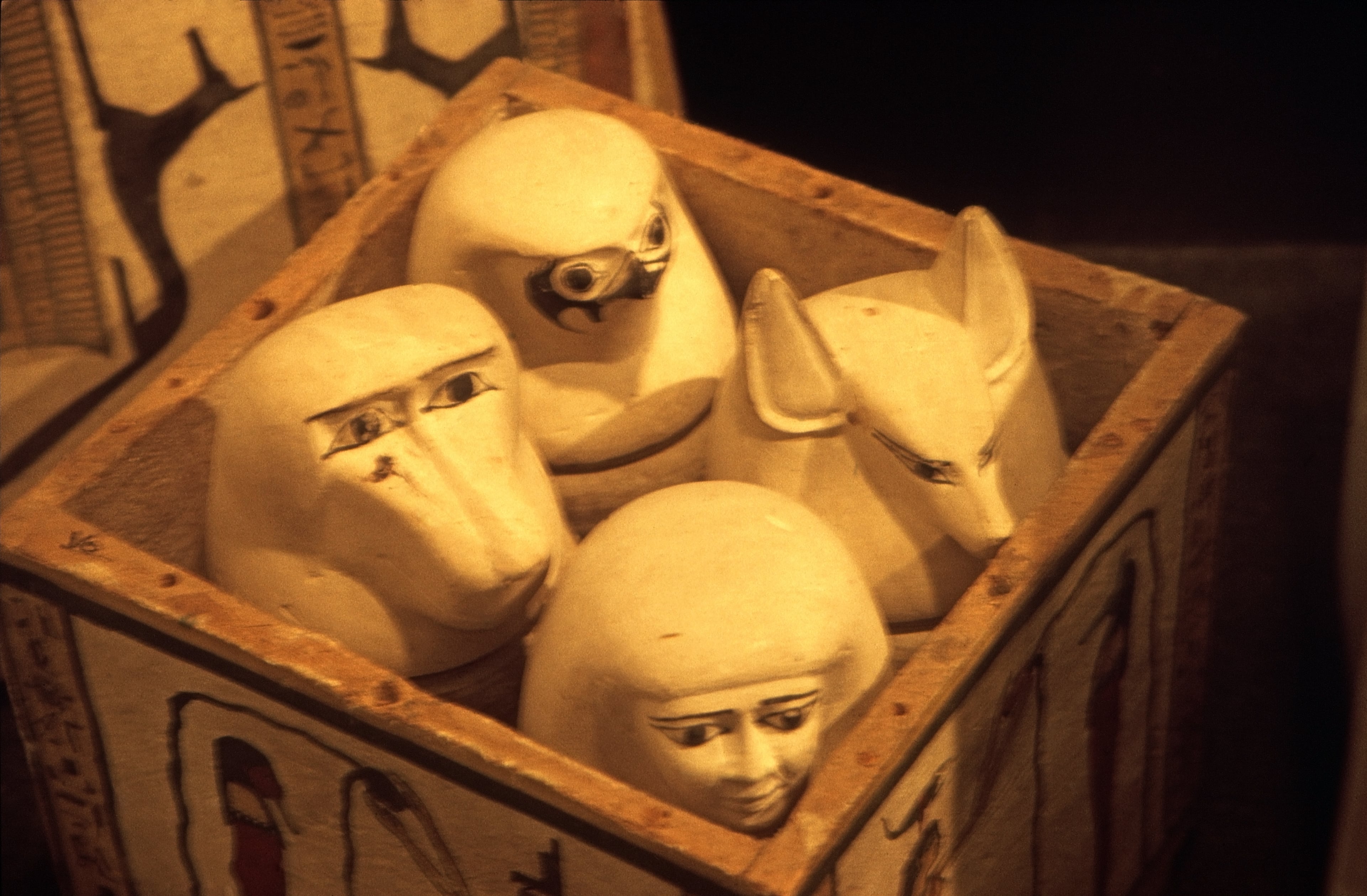 Ägypten 1999 (269) Luxor-Museum- Kanopen (27731628643)