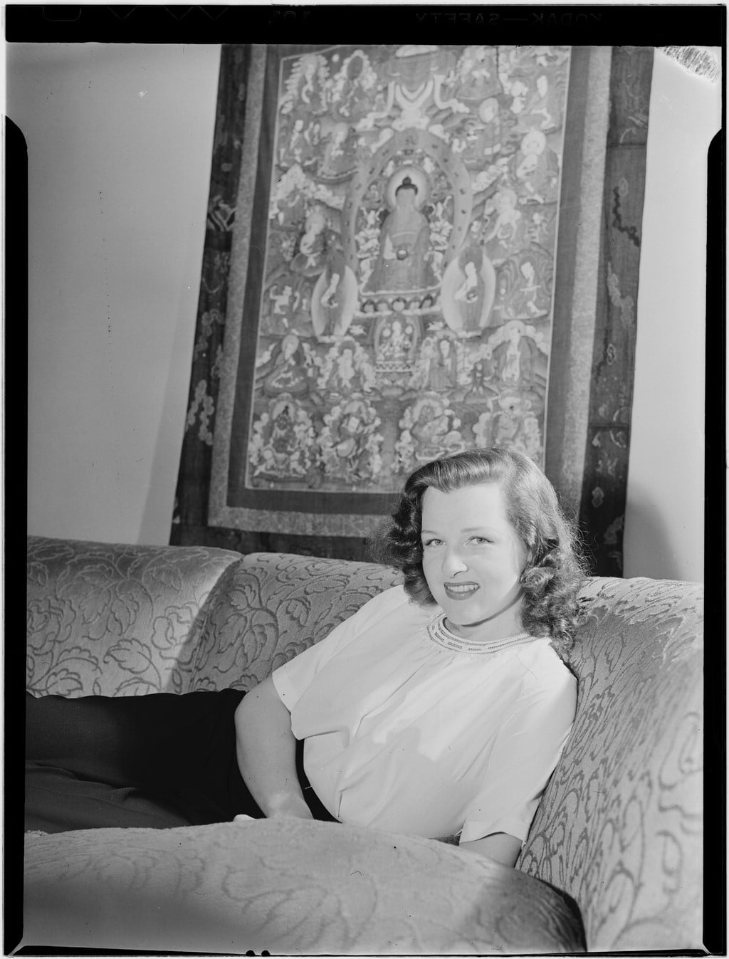 (Portrait of Jo Stafford, New York, N.Y.(?), ca. July 1946) (LOC) (5148793528)