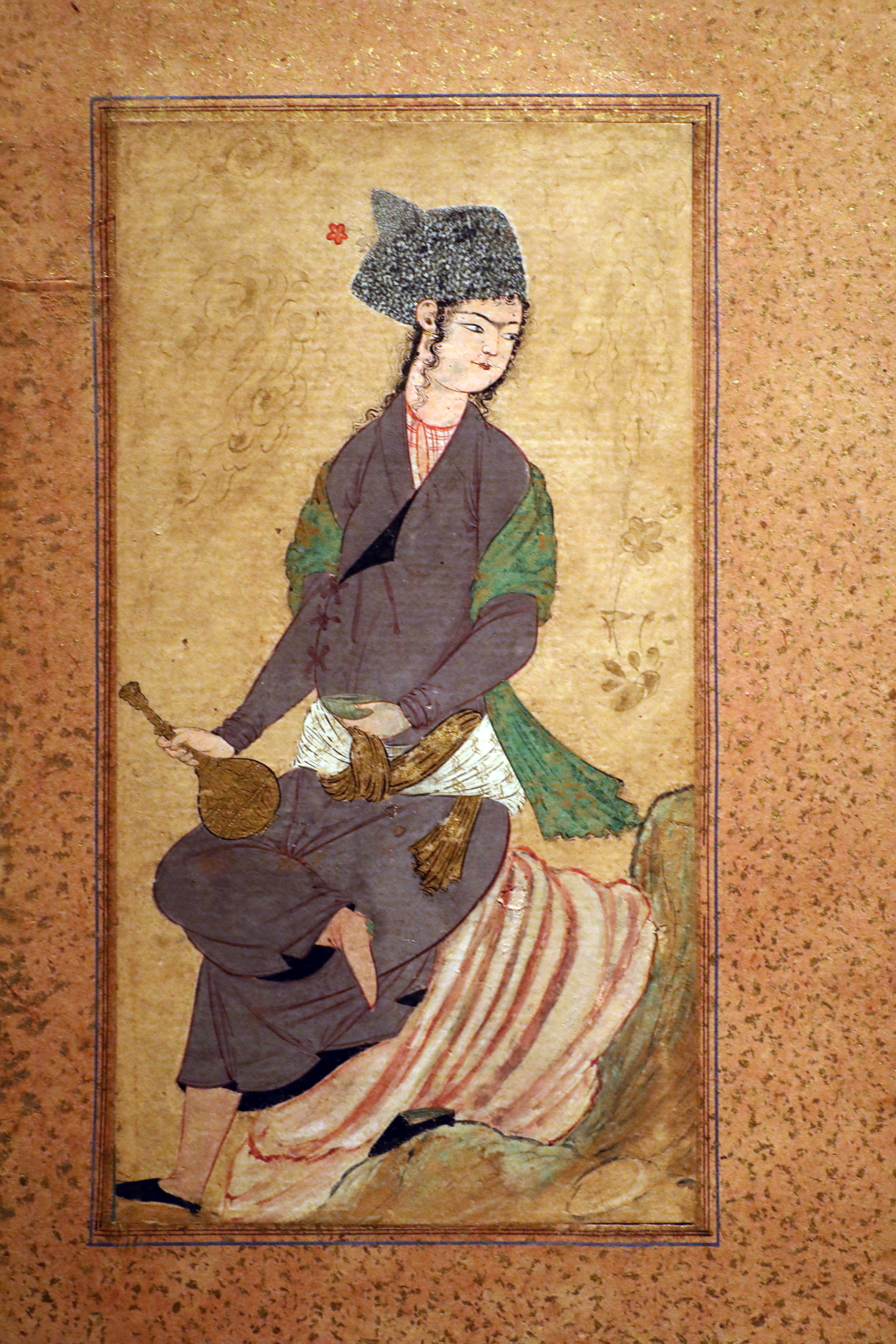 Iran, giovane seduto con copricapo in pelle di pecora karakul, isfahan 1610 ca. 02