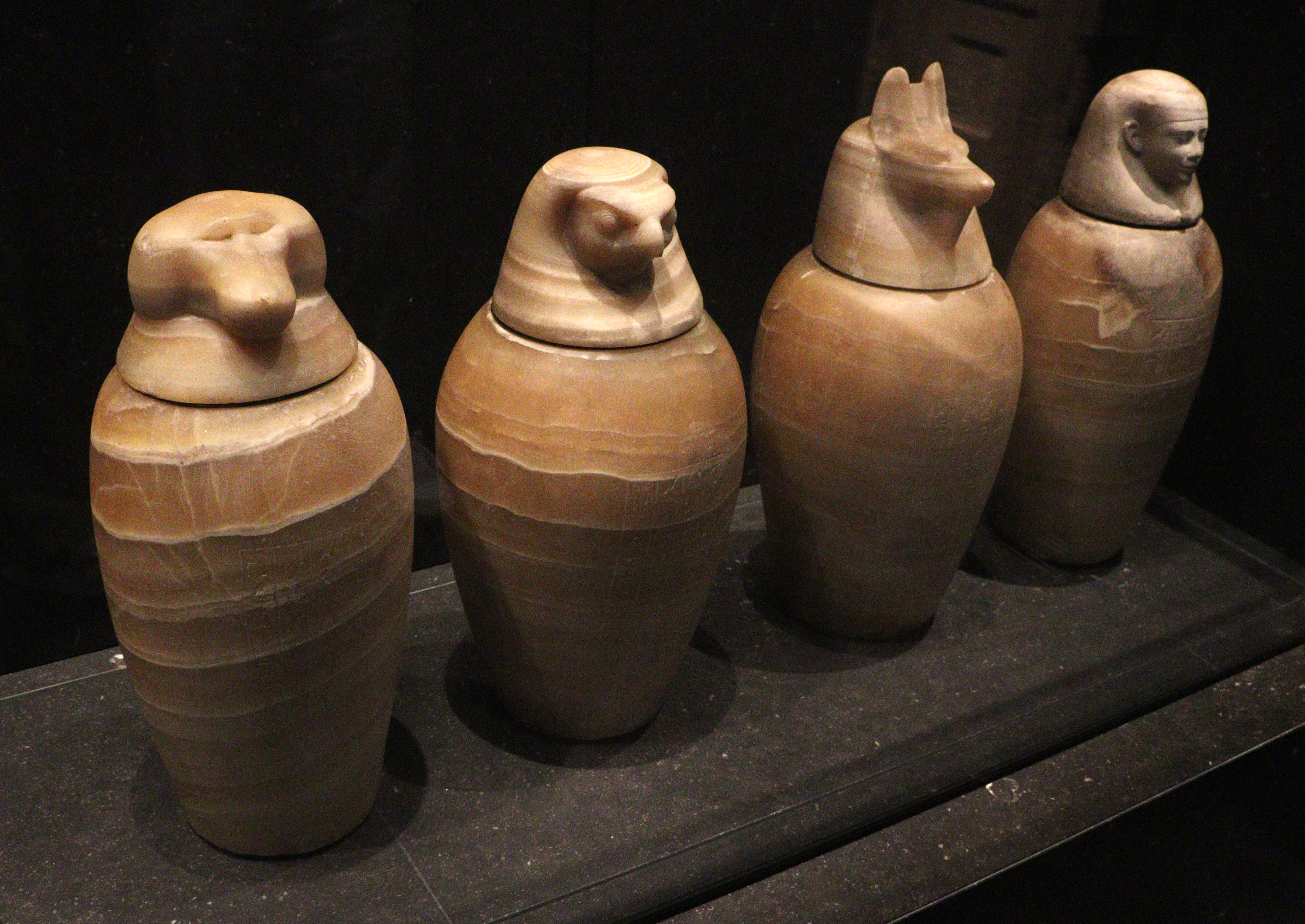 Egitto, xxvi dinastia, vasi canopi, in alabastro, da Saqqara, 595-525 ac ca. (louvre) 01