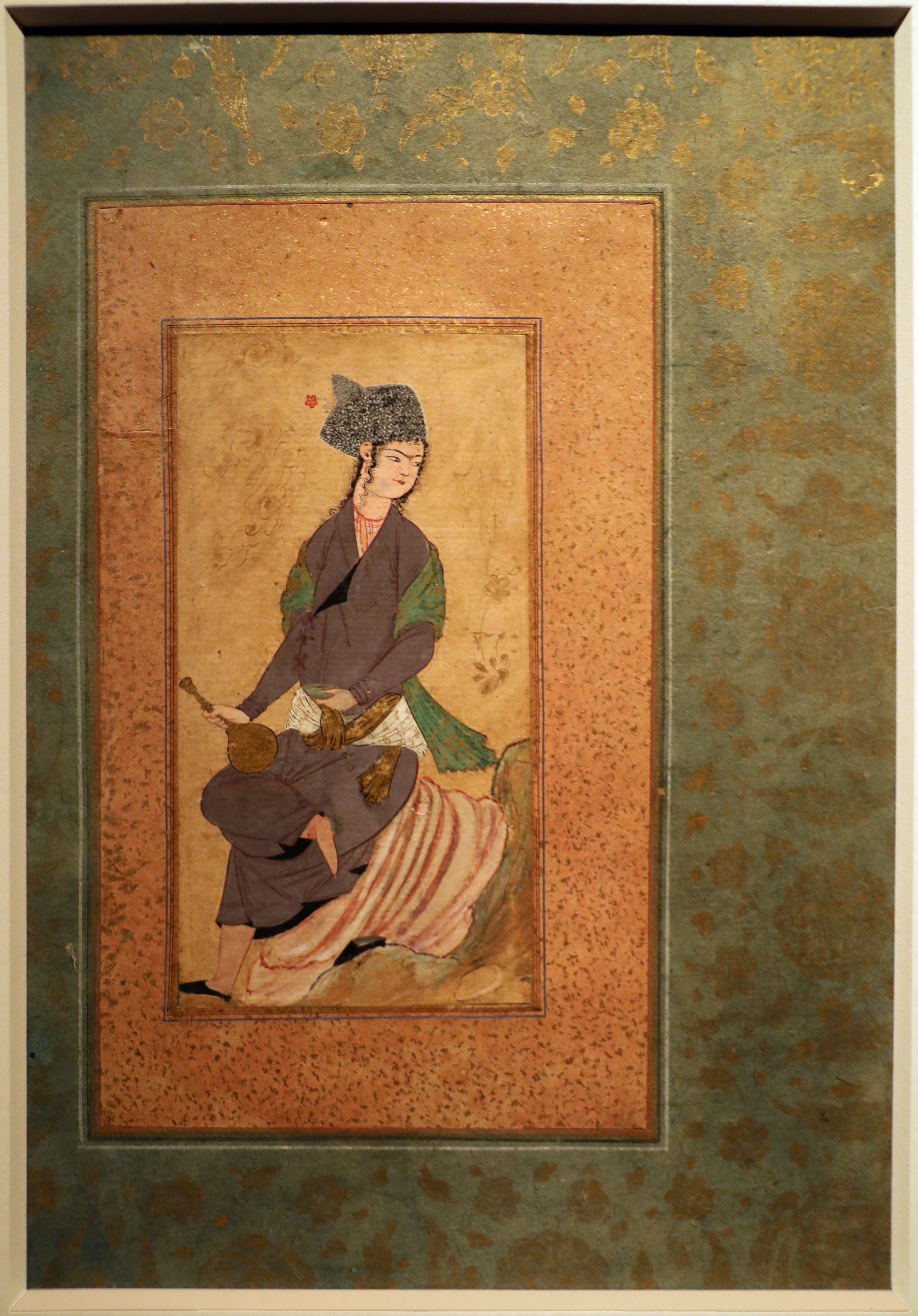Iran, giovane seduto con copricapo in pelle di pecora karakul, isfahan 1610 ca. 01