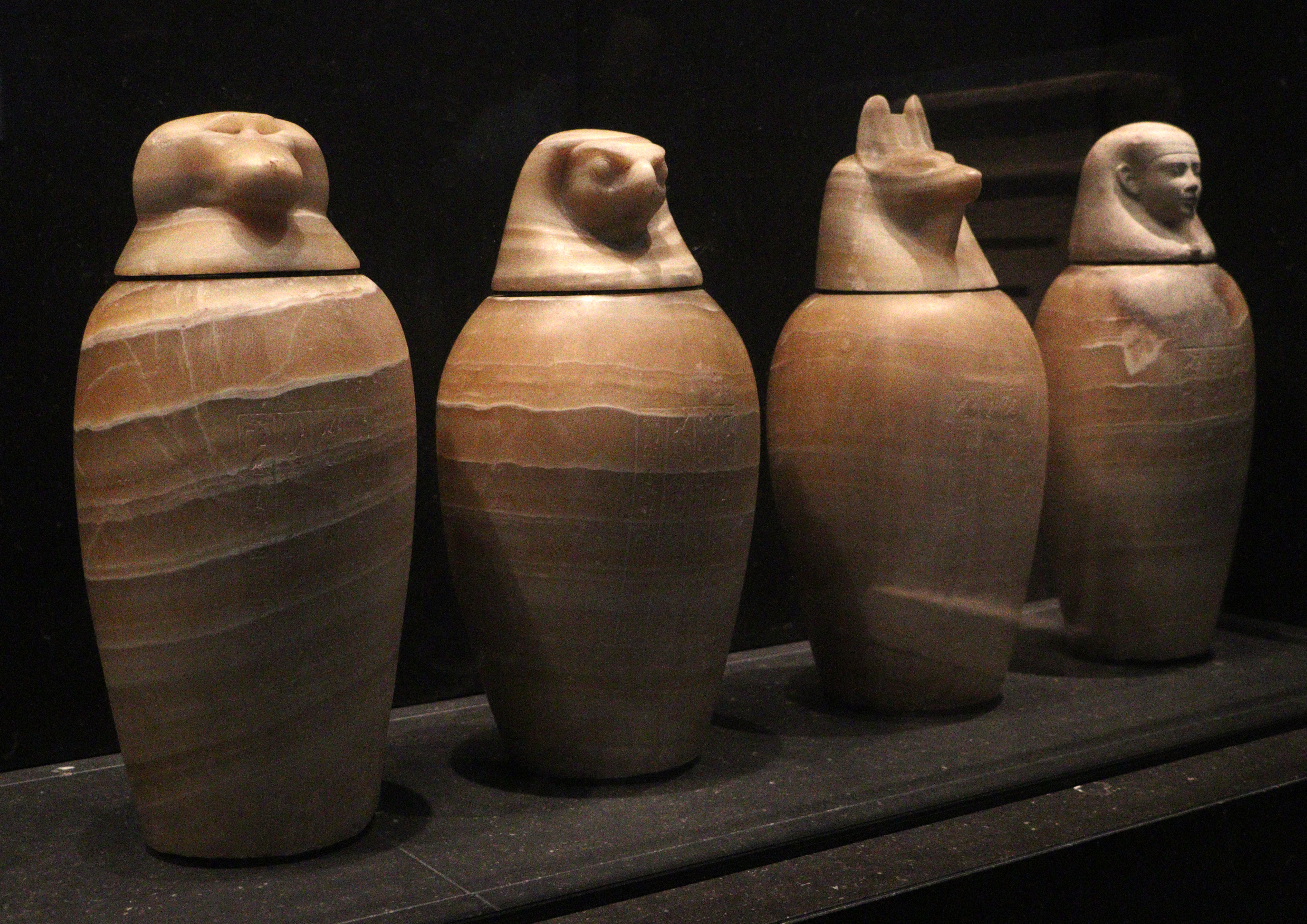 Egitto, xxvi dinastia, vasi canopi, in alabastro, da Saqqara, 595-525 ac ca. (louvre) 02