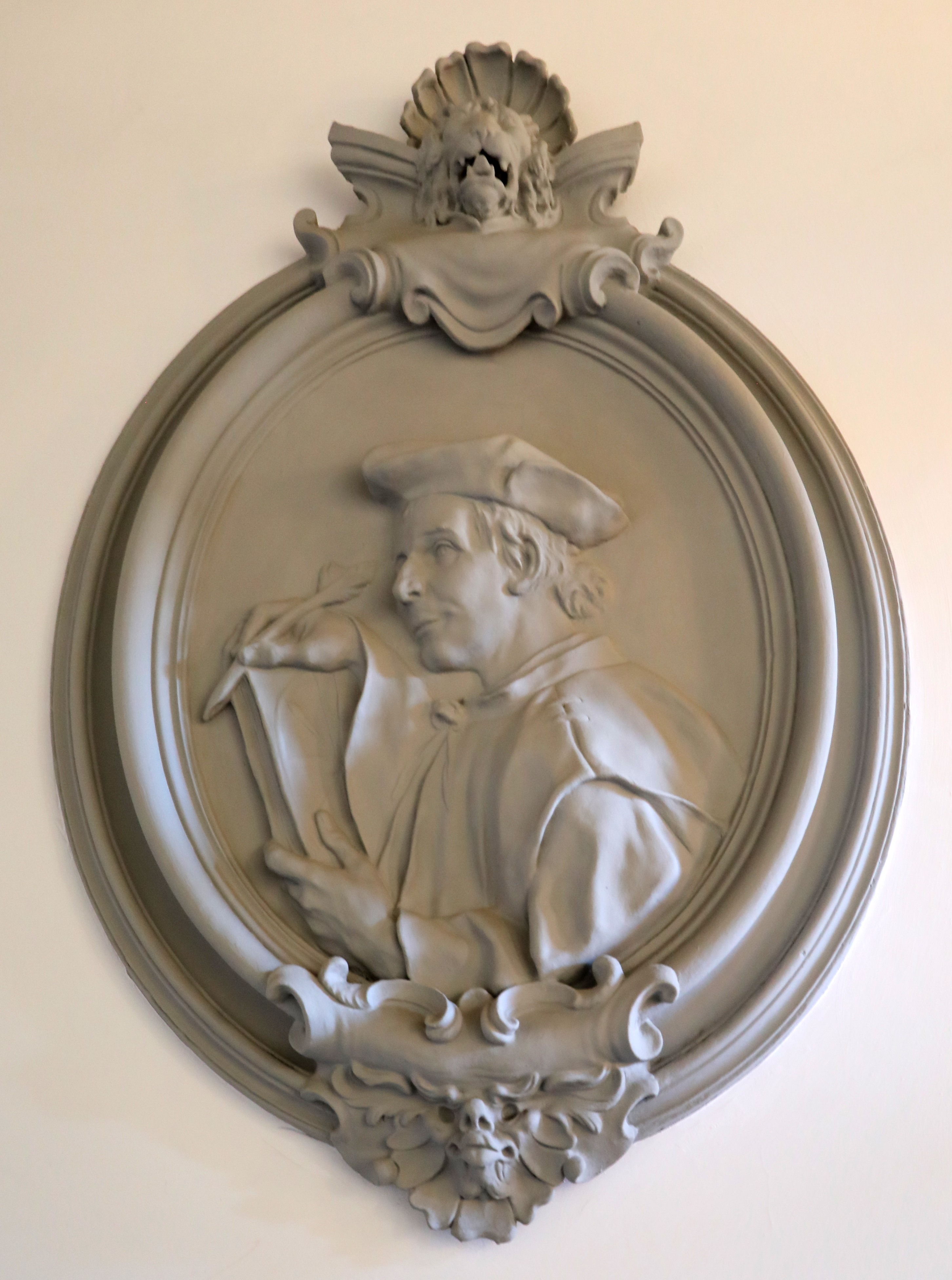 Palazzo Mormorai Atrium with Florentine Figures